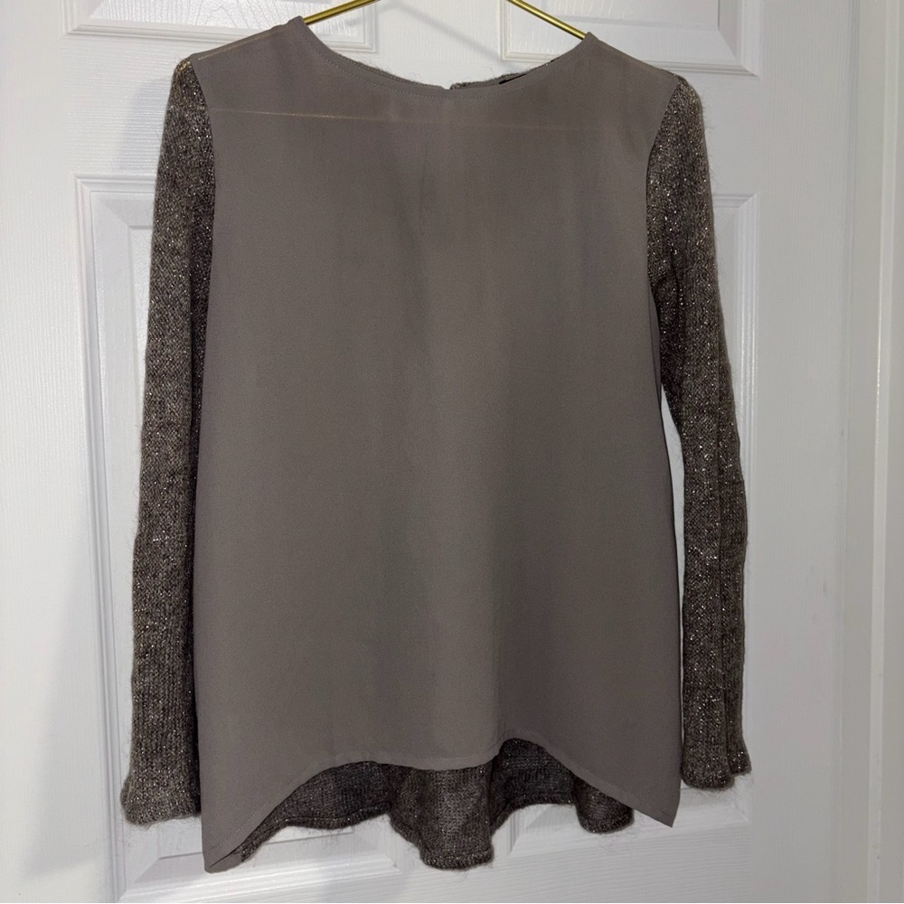 MNG Raglan chiffon front fuzzy sleeves and back gold thread keyhole back